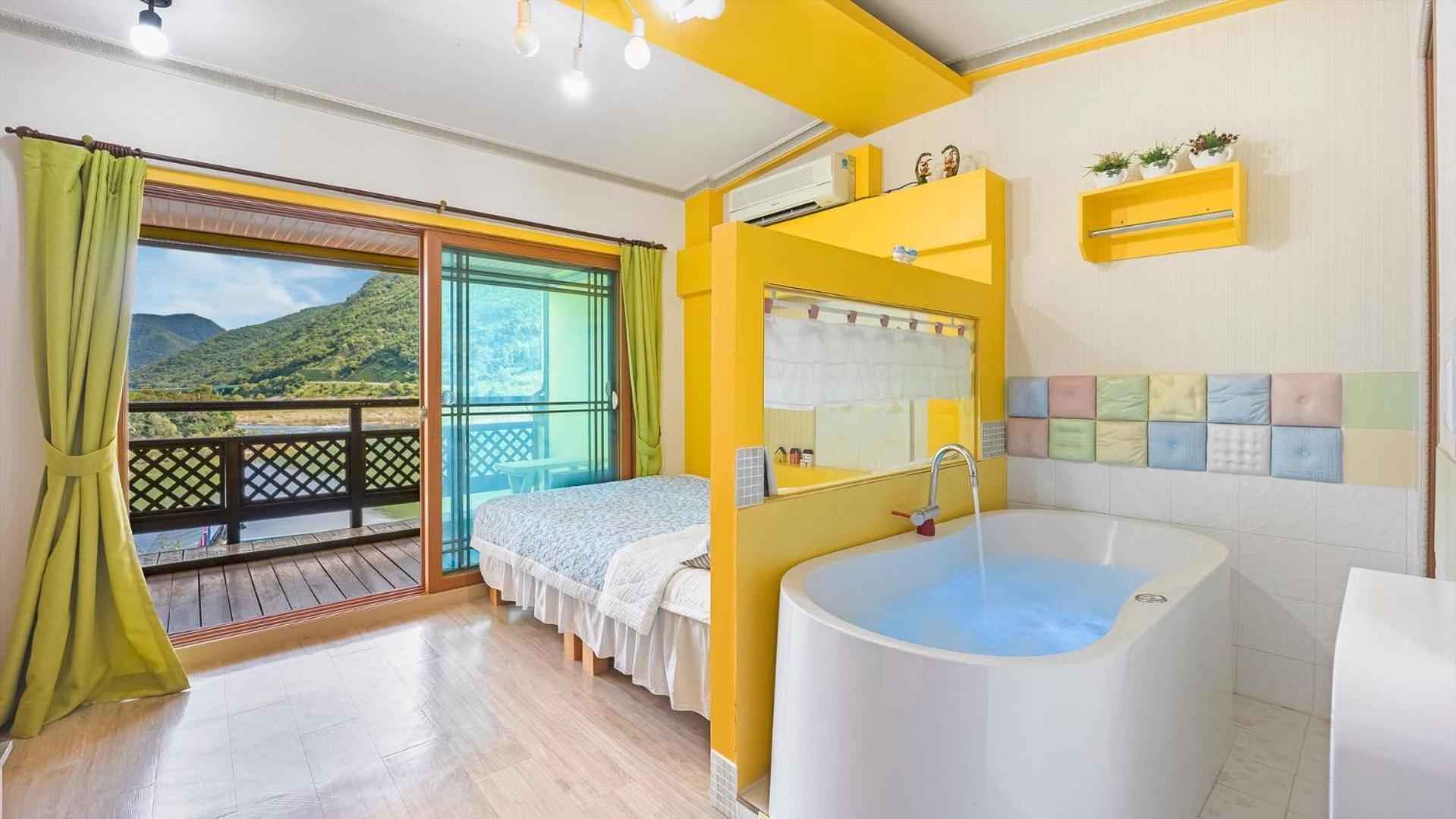 Yeongwol Gangeulpumeunsoo Pension Room photo