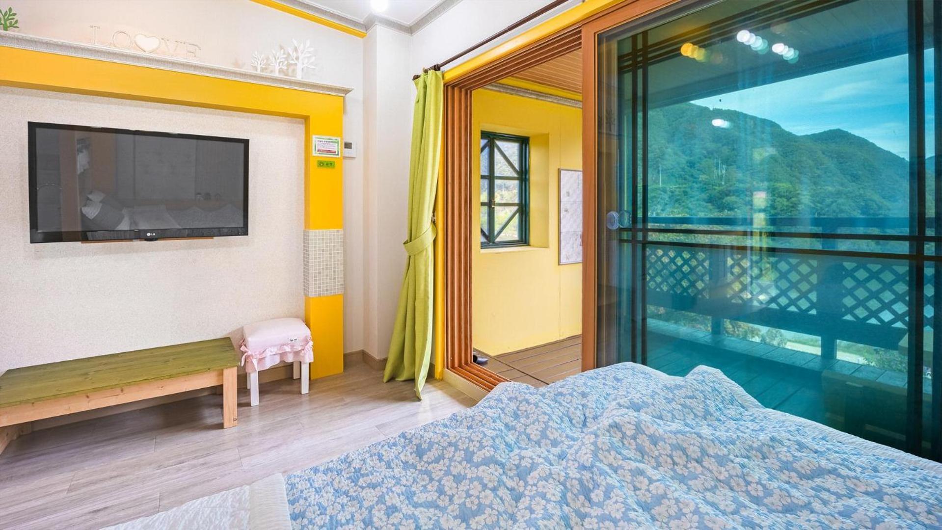 Yeongwol Gangeulpumeunsoo Pension Room photo