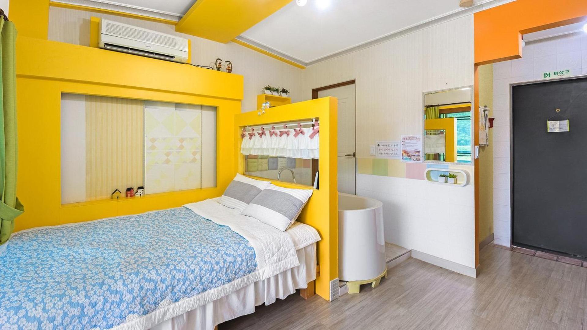 Yeongwol Gangeulpumeunsoo Pension Room photo